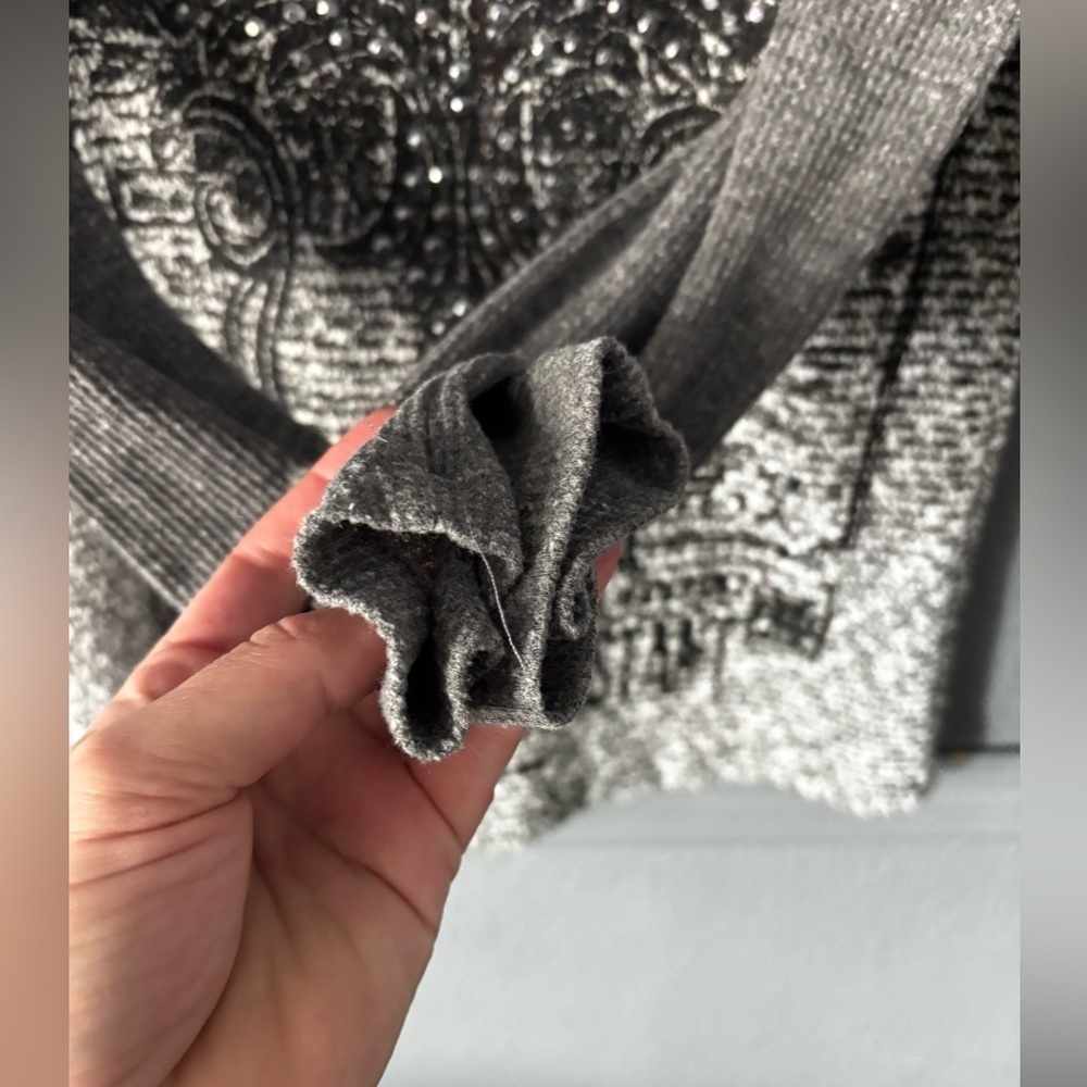 Daytrip Lightweight Long Sleeve Graphic Knit Top - Picture 6 of 7